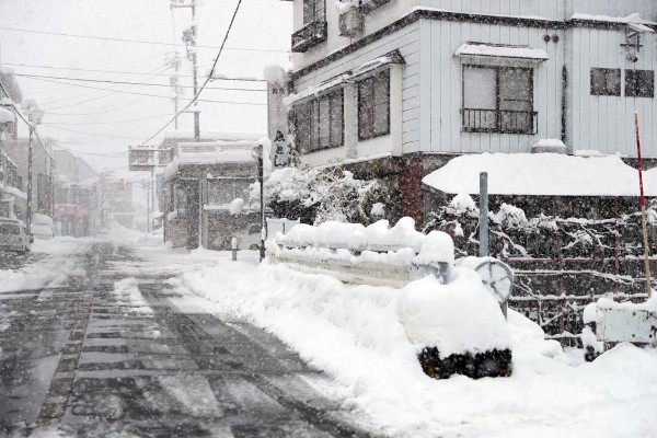 自宅と道路にまつわる屋根の積雪対策！アイテムについて詳しく解説サムネイル